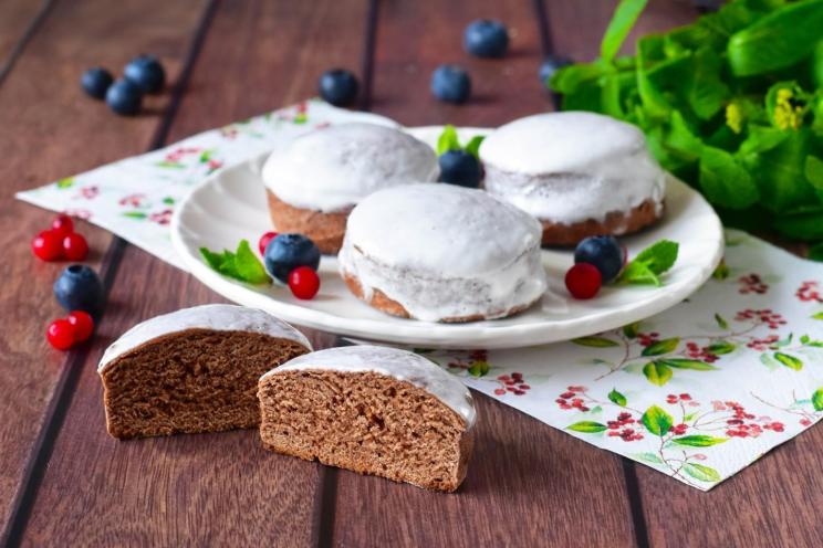 Quick & Delicious Homemade Gingerbread Cookies with Milk
