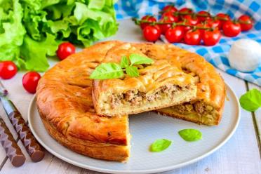 Baked Minced Meat and Cabbage Pie
