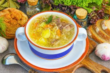 Beef and Sauerkraut Cabbage Soup