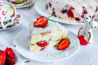 Fruit-Filled Jellied Cake Delight