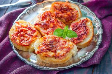 Breakfast Sandwiches: Egg, Sausage & Cheese Fry-Up