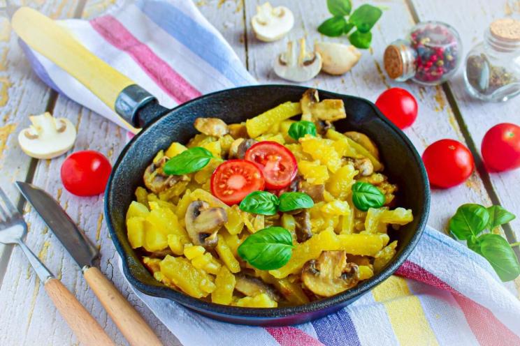 Quick and Tasty Fried Potatoes with Mushrooms and Onions