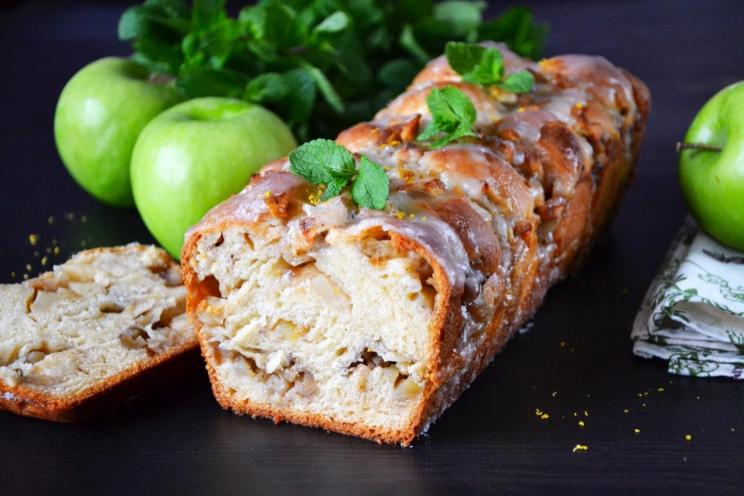 Apple Nut Delight: Soft Yeast Bun Pie Apple Nut Delight: Soft Yeast Bun Pie