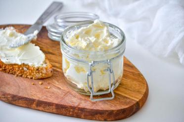 Easy Homemade Cream Cheese Substitute