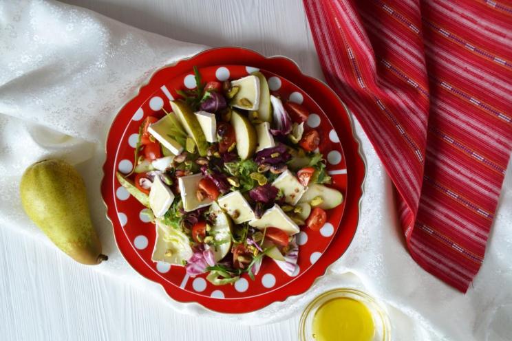 Pear & Brie Salad with Cherry Tomatoes