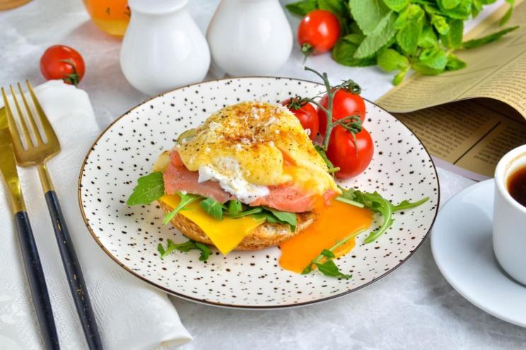 Classic Salmon Eggs Benedict in 20 Minutes