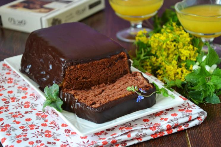 Fluffy Egg White Chocolate Cake with Rich Glaze
