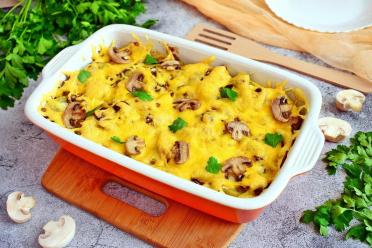 Baked Potato, Meat, and Mushroom Casserole with Cheese