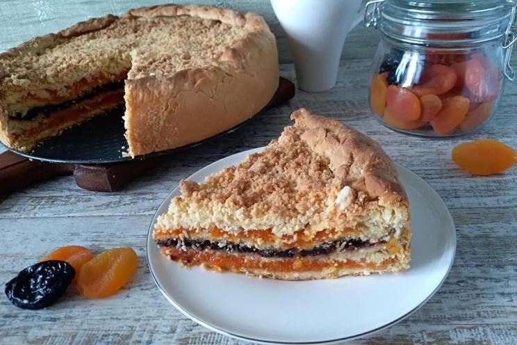 Dried Apricot & Prune Yeast Pie