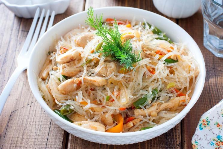Chicken and Vegetable Funchoza in Soy Sauce Chicken and Vegetable Funchoza in Soy Sauce