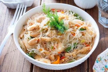 Chicken and Vegetable Funchoza in Soy Sauce
