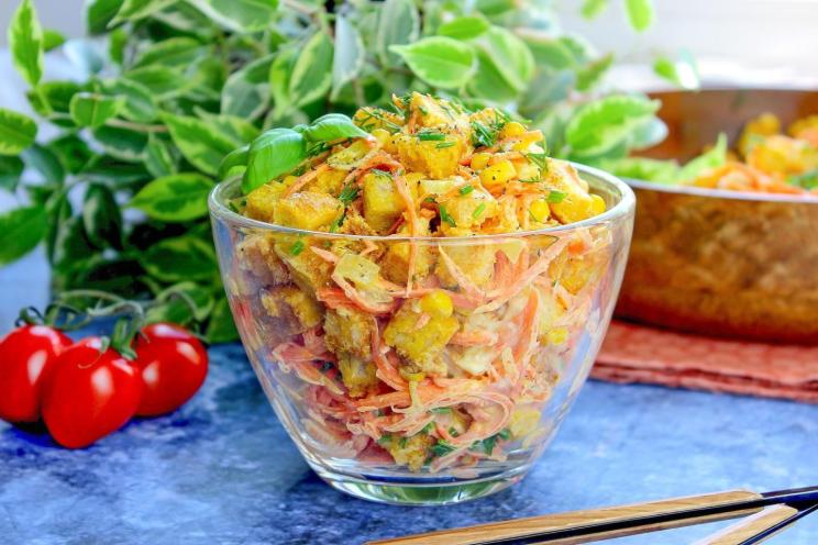 Quick Korean Carrot and Corn Salad with Croutons Quick Korean Carrot and Corn Salad with Croutons
