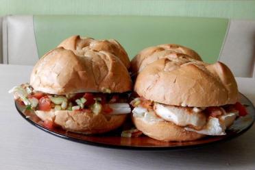 Chicken Fillet Burger with Salsa Marinade