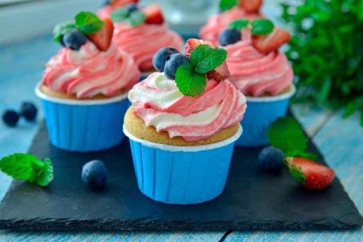 Easy & Delicious Vanilla Cream Cupcakes