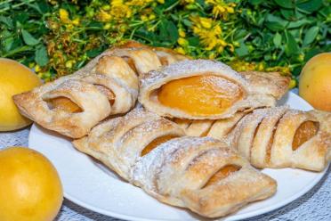 Easy Apricot Puff Pastries