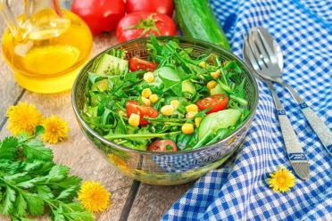 Quick & Healthy Spring Dandelion Salad