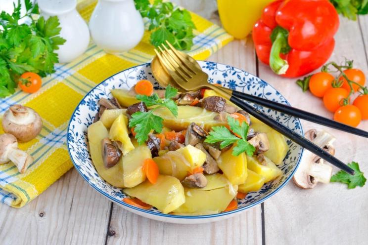 Oven-Baked Potatoes and Mushrooms in a Sleeve Oven-Baked Potatoes and Mushrooms in a Sleeve