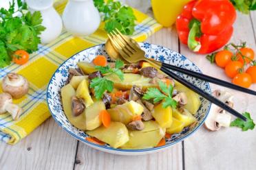 Oven-Baked Potatoes and Mushrooms in a Sleeve