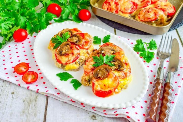 Easy French-Style Meat with Mushrooms and Tomatoes