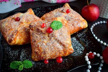 Quick Apple Puff Pastry Treats
