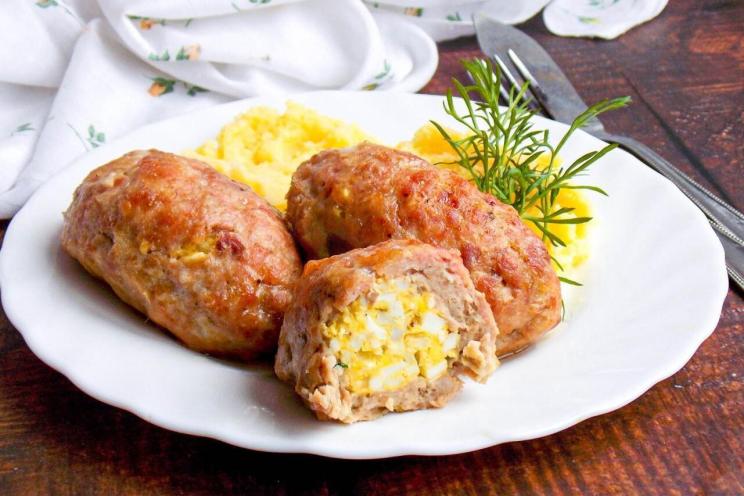 Oven-Baked Meat Zrazy with Egg