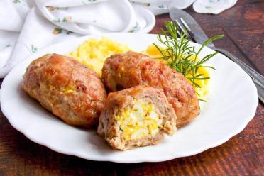 Oven-Baked Meat Zrazy with Egg