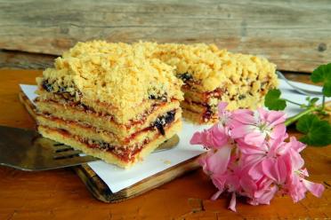 Quick Jam Cake for Tea