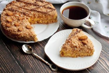 Almond Layer Cake with Custard Delight