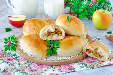 Fluffy Milk Yeast Pies