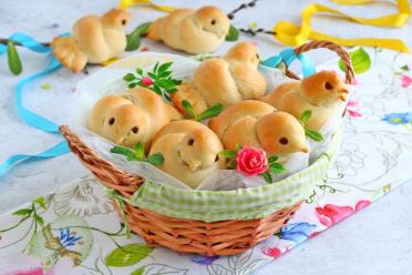 Spring Lark Pastries: Delightful Lenten Treats for Annunciation