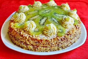 Kiwi Walnut Sponge Cake Delight