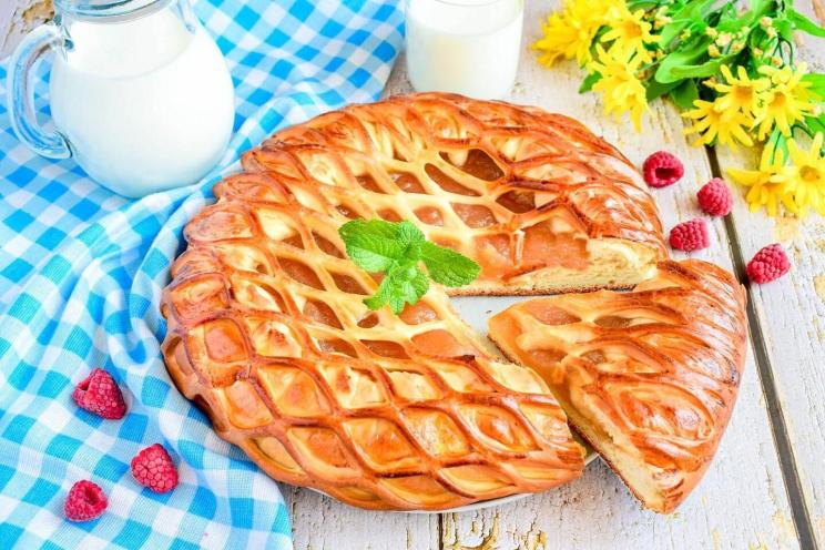 Homemade Jam-Filled Yeast Pie
