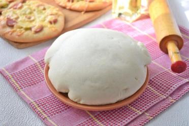 Easy Pizza Dough with a Bread Machine