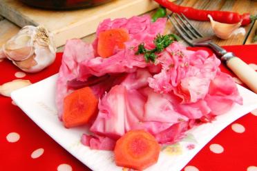 Easy Pickled Cabbage with Beets and Garlic