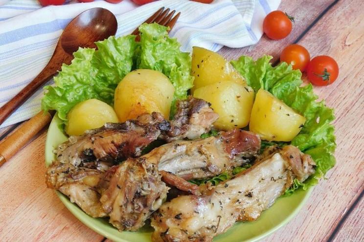 Baked Rabbit with Soy Sauce and Sour Cream