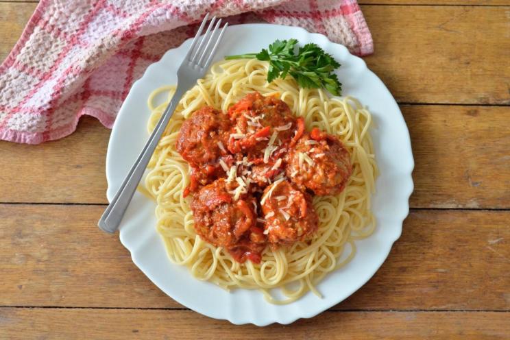 Kid-Friendly Beef Meatballs with Gravy