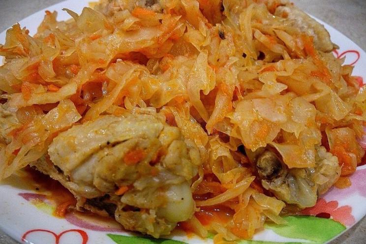 Slow Cooker Stewed Cabbage with Carrots and Onions