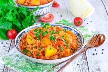 Quick & Easy Stewed Cabbage with Potatoes