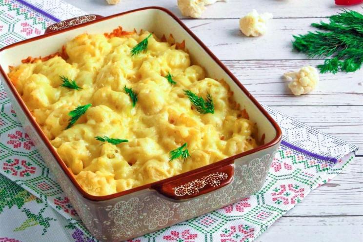 Cheesy Baked Cauliflower and Meat Dinner
