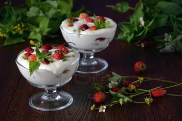 Strawberry Cream Gelatin Soufflé Recipe