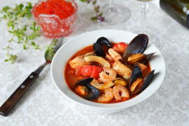Classic French Bouillabaisse Soup