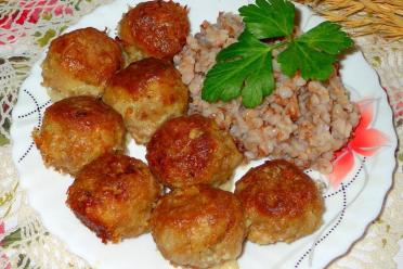 Oven-Baked Meatballs with Creamy Sour Cream Sauce
