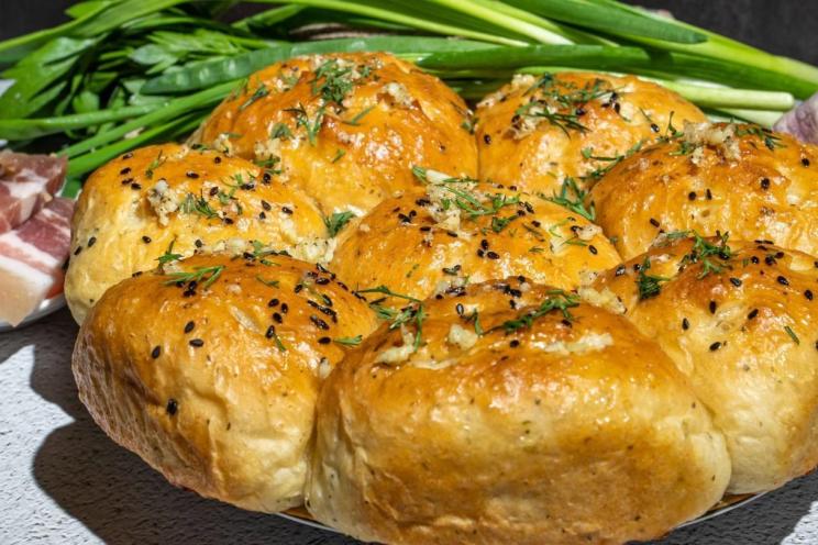 Fluffy Garlic Donuts with Milk