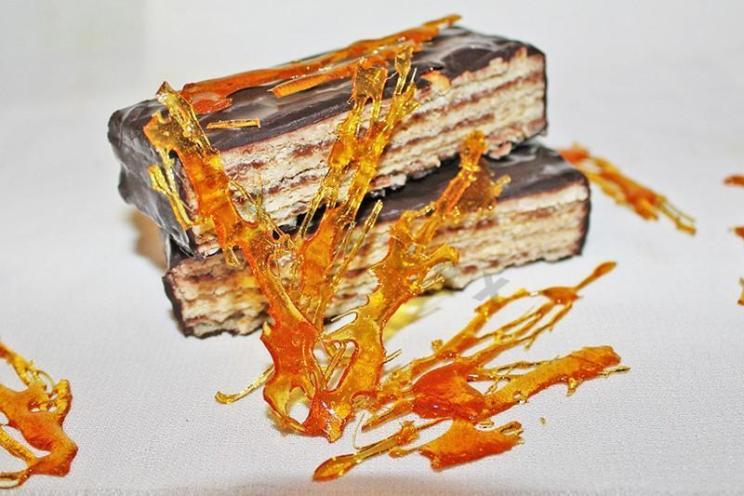 Easy Homemade Caramel Decorations for Cakes and Pastries