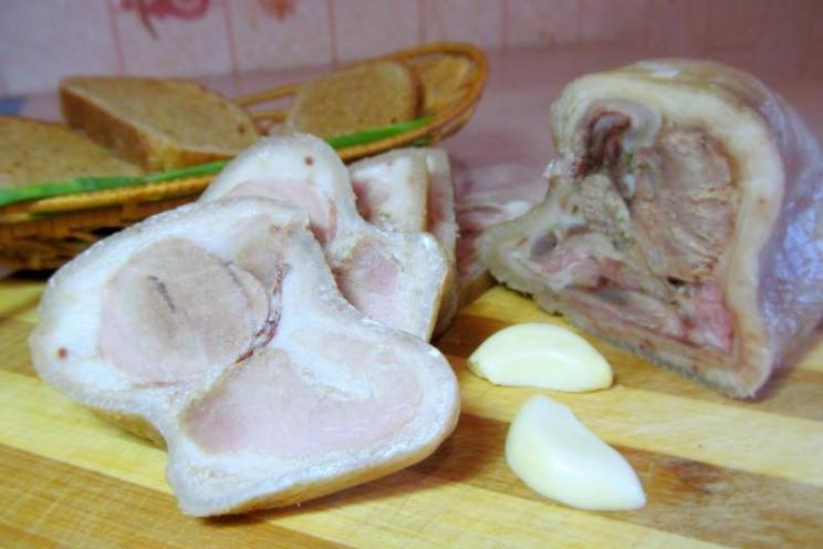 Tender Stove-Top Pork Knuckle with Suneli Hops Tender Stove-Top Pork Knuckle with Suneli Hops