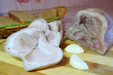 Tender Stove-Top Pork Knuckle with Suneli Hops