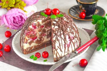 Cherry-Chocolate Pancho Cake Delight