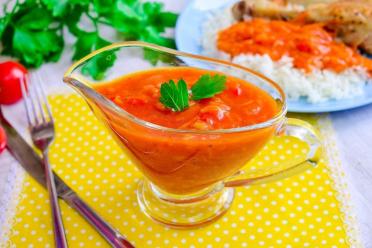 Savory Vegetable Gravy with Onions and Carrots