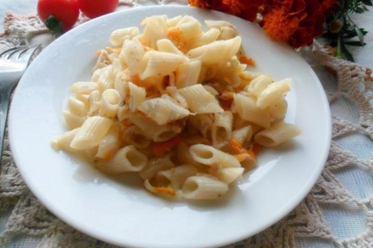 Quick and Tasty Navy Pasta with Veggies and Stewed Meat Quick and Tasty Navy Pasta with Veggies and Stewed Meat