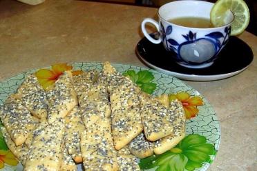 Melt-in-Your-Mouth Poppy Seed Cookies with Mayonnaise